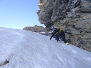 la placca coperta da pochi cm di neve