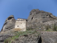 Il Castello della Pietra scendendo verso la Provinciale