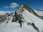 risalita sulla cresta a sud del Colle con la Pyramide de Laurichard sullo sfondo