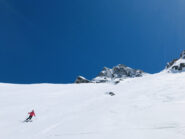 Splendido firn dalla cima alla stradina