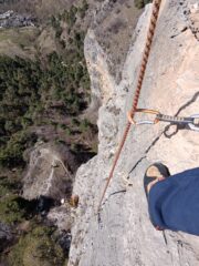 Salendo il divertente terzo tiro