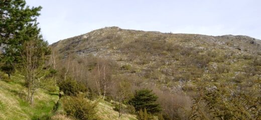 La salita verso Rocca Ferraia (m.1301) per la Sella 