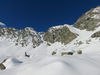 A dx il canale NE del Col Manzol classico (a sx quello fatto in salita)