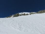 La fascia sommitale da zigzagare da sx a dx (faccia a valle)