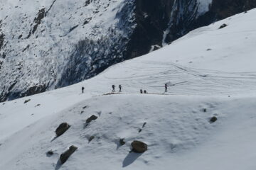 scialpinisti poco sotto il rifugio