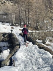 Attraversando l'antico ponte. 