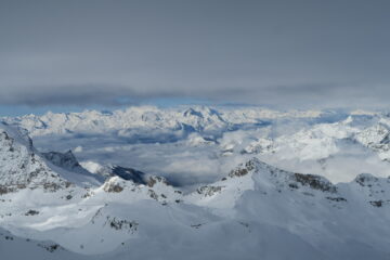 vista dalla terrazza del Rifugio Guide del Cervino