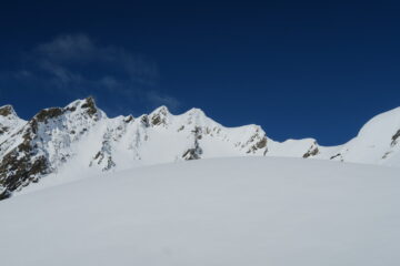 al centro il Mont Tapie