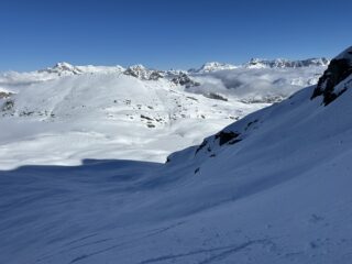 All'imbocco del canale - panorama sul Malamot e Lago Bianco