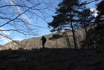 Salendo sul sentiero per le miniere