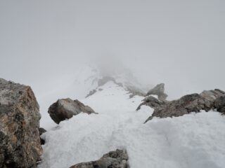 Prime nebbie sotto la cresta
