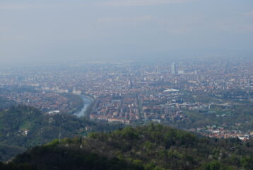 Visti da Superga e un po’ persi nella foschia: la cupola della Gran Madre, il Po presso Piazza Vittorio e la Mole antonelliana