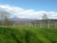 Verso rilievi locali: Mombarone, Mars, Mucrone.