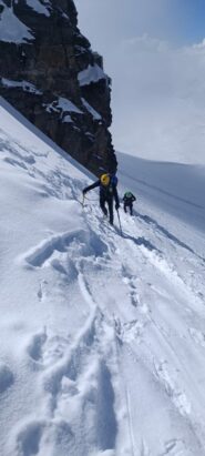 crestina che porta alla spalla.