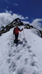 Sandro scende alla cresta a sud del Colle