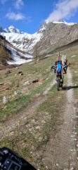 si sale rapidi e comodi in e-bike... col traino di Loris che procede a turno senza intoppi!