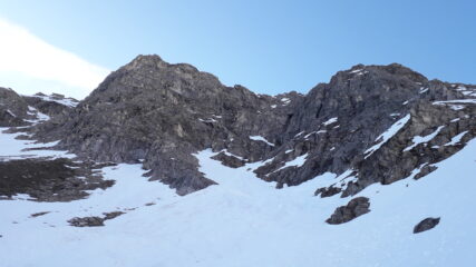 al centro il couloir che poi piega a dx e scompare nella parete..