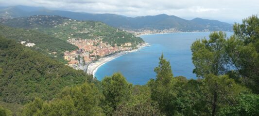 Si scende verso Noli
