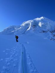 la bellissima seraccata che si ammira salendo sul ghiacciaio dopo aver sceso il colle