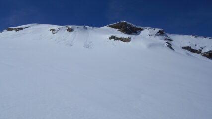 La punta vista dai pendii poco sotto il colle