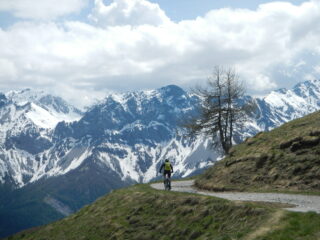 il panoramico sterrato  a quota 2200 m. 