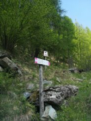 Cartello iniziale. 1h30' alla vetta. 