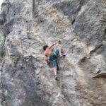 Stefano tenta il 7b+ di strapiombo