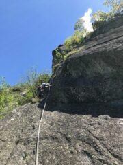 Riki raggiunge il primo spit del secondo tiro