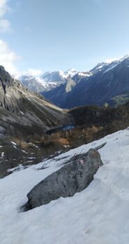 Prima neve al termine del traverso sopra il lago Visaisa