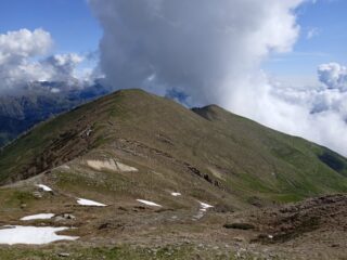 La cresta di discesa con le Cime Garlenda e Omo dell' Alpetta 