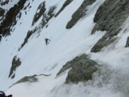 Traverso del 1° nevaio e strettoia per uscirne