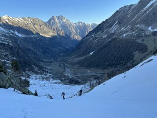Salendo il Ciriegia con vista sul Piano della Casa Del Re