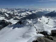 Dalla vetta verso la valle di Pian della Mussa - La prima vetta nevosa sotto l'Arnas è la Punta Maria
