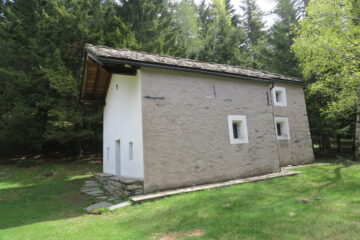 la cappella di Sant'Anna a pochi minuti dal Colle di Plan Fenetre