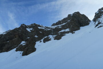 al centro il versante di discesa