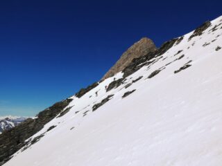Il breve passaggio di accesso poco sotto la Sella al pendio sulla sx. orografica