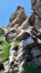 La breve parete da scalare alternativa al buco nella roccia