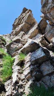 La breve parete da scalare alternativa al buco nella roccia