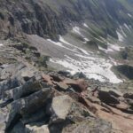 dalla cima, il versante di salita con gli ultiminevai