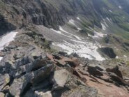 dalla cima, il versante di salita con gli ultiminevai