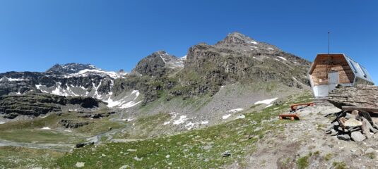 La vista dal Bivacco transfrontaliero di Col Clapier