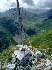 la croce che guarda verso Pian Marchisa