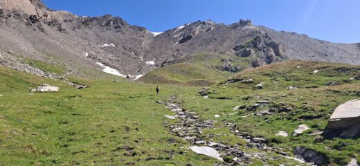 In fondo l'evidente e ampio colle