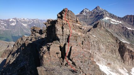 La paretina da scendere, verticale ma con molti appigli.
