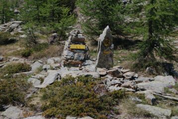 Al Col de la Croix, dove si può scendere col 10C o continuare sul 102 per il Rifugio Barbustel
