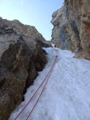 Tra neve e ghiaccio nella pancia della goulotte (foto mgulliver)