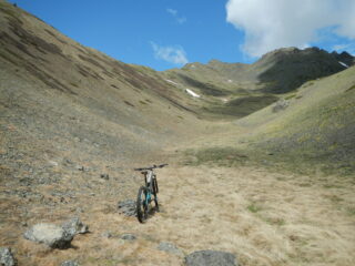 il bel valloncello di salita....pedalabile fino a quota 2450 m. 