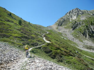 ultimo tratto ciclabile verso il colle