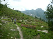 il mirabile sentiero a mezza costa verso il Lago di Envie