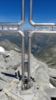 Cima di Aquila. In basso il Lago di Luzzone